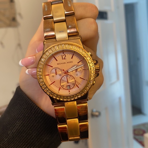Michael Kors Rose-Gold Watch - Picture 1 of 3